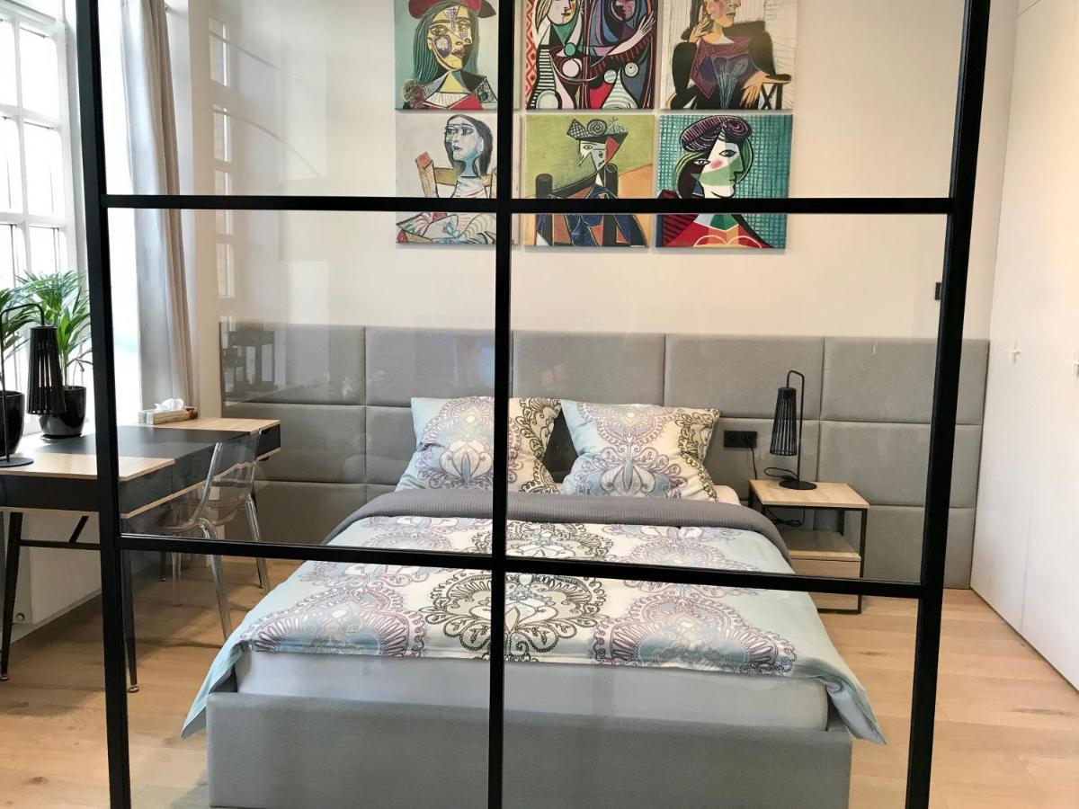 Neon Loft Bukowskiego *
